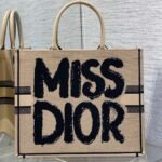 LARGE BOOK TOTE 42 BEIGE AND BLACK MISS DIOR GRAFFITI EMBROIDERY - Image 10