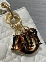 SMALL 20 LADY BAG IN WHITE MACROCANNAGE LAMBSKIN WITH GOLD HARDWARE - Image 4