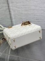 SMALL 20 LADY BAG IN WHITE MACROCANNAGE LAMBSKIN WITH GOLD HARDWARE - Image 16