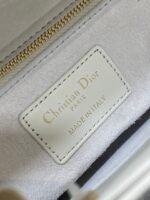 SMALL 20 LADY BAG IN WHITE MACROCANNAGE LAMBSKIN WITH GOLD HARDWARE - Image 8
