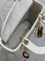 SMALL 20 LADY BAG IN WHITE MACROCANNAGE LAMBSKIN WITH GOLD HARDWARE - Image 11