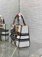DIOR 25S SMALL LADY D-LITE BAG 24 IN WHITE RED DIOR STAR EMBROIDERY - Image 15