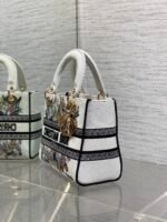 DIOR 25S SMALL LADY D-LITE BAG 24 IN WHITE DIOR FLOWERS CALENDAR ALLOVER EMBROIDERY - Image 15