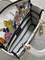 DIOR 25S SMALL LADY D-LITE BAG 24 IN WHITE DIOR FLOWERS CALENDAR ALLOVER EMBROIDERY - Image 7