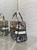 DIOR 25S SMALL LADY D-LITE BAG 24 IN MULTICOLOR DIOR FLOWERS CALENDAR ALLOVER EMBROIDERY - Image 15