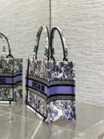 DIOR 25S SMALL BOOK TOTE 26 IN WHITE AND PURPLE DIOR NIGHT OF DREAMS EMBROIDERY - Image 4