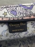 DIOR 25S LUCKY MEDIUM BOOK TOTE 36 IN WHITE AND PURPLE DIOR NIGHT OF DREAMS EMBROIDERY - Image 17