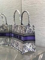 DIOR 25S LUCKY MEDIUM BOOK TOTE 36 IN WHITE AND PURPLE DIOR NIGHT OF DREAMS EMBROIDERY - Image 4