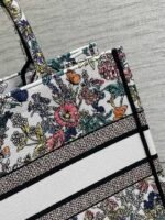 DIOR 25S LUCKY MEDIUM BOOK TOTE 36 IN MULTICOLOR COTTON FLOWERS CALENDAR ALLOVER EMBROIDERY - Image 4