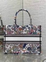 DIOR 25S LUCKY MEDIUM BOOK TOTE 36 IN MULTICOLOR COTTON FLOWERS CALENDAR ALLOVER EMBROIDERY - Image 11