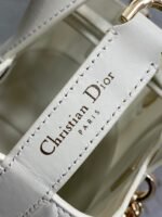 DIOR 25S TOUJOURS VERTICAL TOTE BAG 18 IN IVORY CALFSKIN WITH CHARM BRACELET STRAP - Image 17