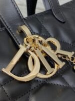 DIOR 25S TOUJOURS VERTICAL TOTE BAG 18 IN BLACK CALFSKIN WITH CHARM BRACELET STRAP - Image 13