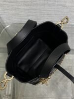 DIOR 25S TOUJOURS VERTICAL TOTE BAG 18 IN BLACK CALFSKIN WITH CHARM BRACELET STRAP - Image 15