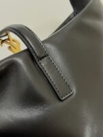 LE 5 À 7 BAG 24 BLACK GLOSSY CALFSKIN HOBO - Image 15