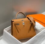KELLY 25CM IN GOLD EPSOM CALFSKIN SILVER HARDWARE - Image 12