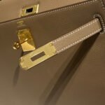 KELLY 32CM IN ETOUPE EPSOM CALFSKIN GOLD HARDWARE - Image 4