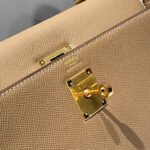 KELLY 32CM IN ETOUPE EPSOM CALFSKIN GOLD HARDWARE - Image 5