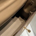 KELLY 32CM IN ETOUPE EPSOM CALFSKIN GOLD HARDWARE - Image 8
