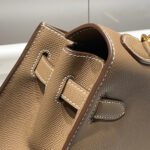 KELLY 32CM IN ETOUPE EPSOM CALFSKIN GOLD HARDWARE - Image 18