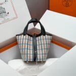 PICOTIN LOCK 18 BAG IN BLACK CALFSKIN ÉCRU/NOIR/FAUVE/NOIR/BLEU ZANZIBAR EMBROIDERY PLAID CANVAS - Image 10