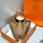 HERMES 25S PICOTIN LOCK 18 IN BURNT CARAMEL CALFSKIN GOLD HARDWARE - Image 10