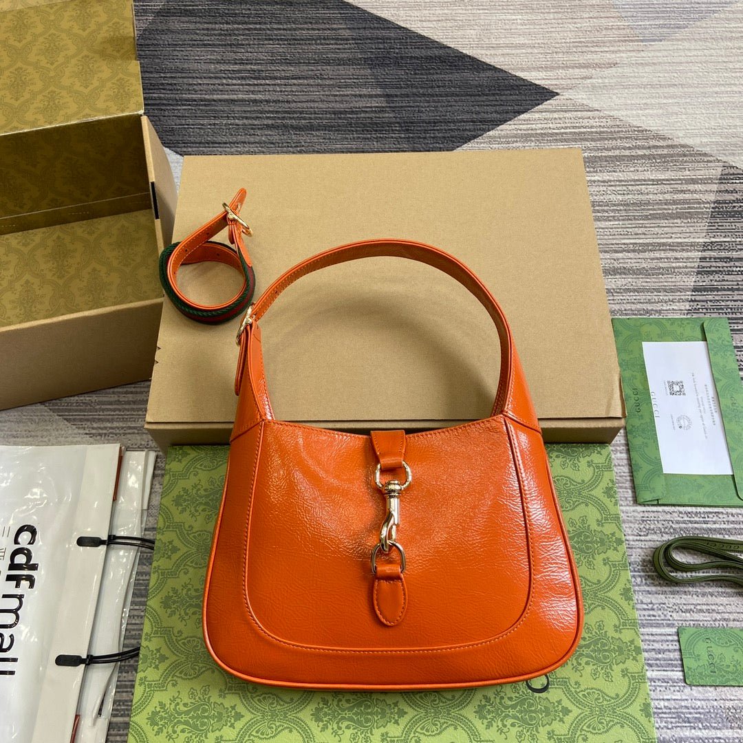 img_545dbde1_20240415_i1713196555_8735_0_jpg JACKIE SMALL SHOULDER BAG 27 IN ORANGE CRACKED LACQUER CALFSKIN GOLD HARDWARE - Image 1