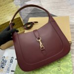 JACKIE MEDIUM SHOULDER BAG 35 IN WINE RED CALFSKIN GOLD HARDWARE - Image 8