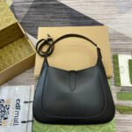 JACKIE MEDIUM SHOULDER BAG 35 IN BLACK CALFSKIN GOLD HARDWARE - Image 15