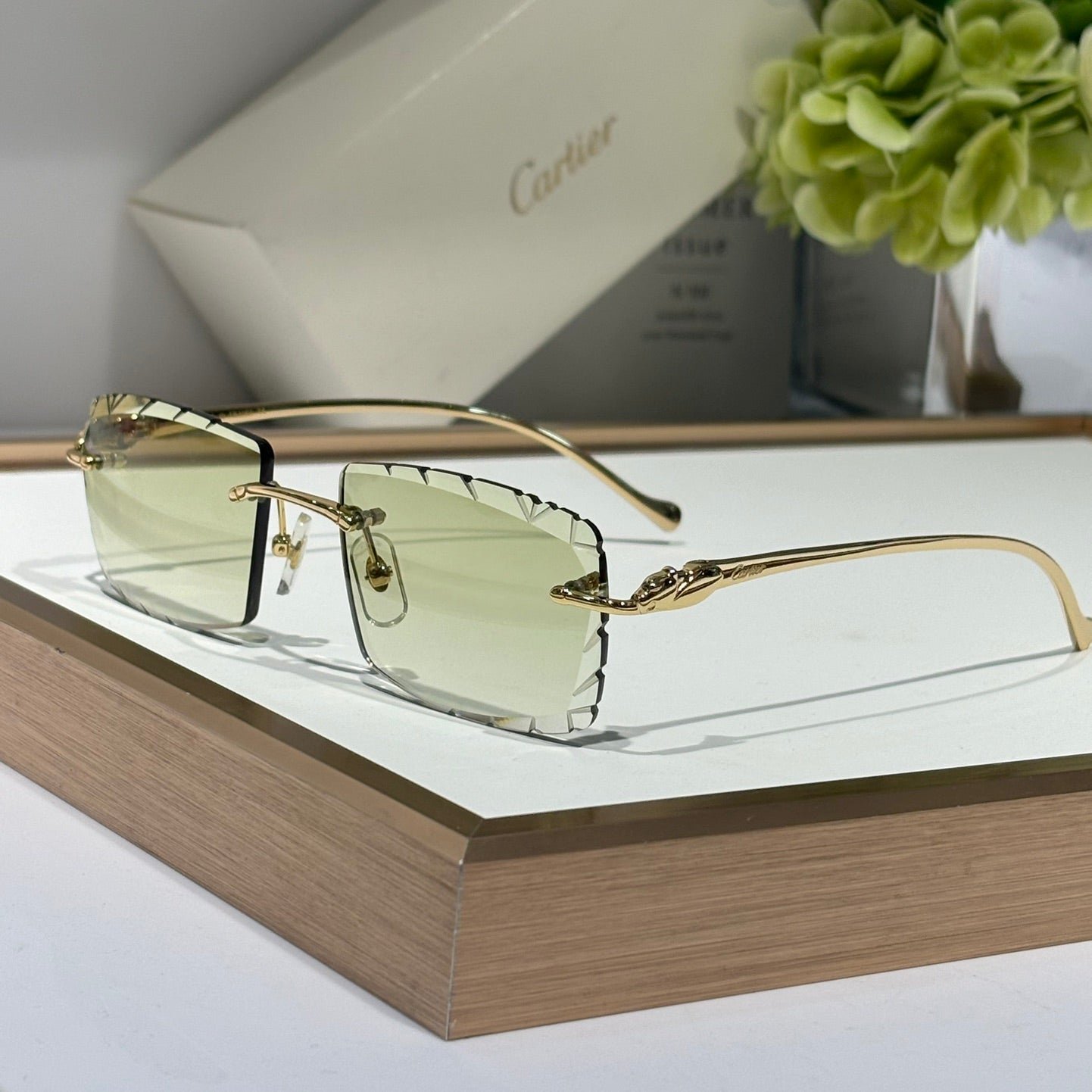 img_60d40eea_20240929_i1727601067_5472_0_jpg PANTHÈRE RECTANGULAR FRAME SUNGLASSES 563590 IN METAL - Image 1