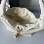 CHANEL 25S HOBO BAG 32 IN CREAM WHITE LAMBSKIN - Image 17