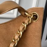 CHANEL 25S HOBO BAG 31 IN CARAMEL BROWN SUEDE WITH GOLD HARDWARE - Image 17