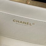 CHANEL 26S CROSSBODY BAG 20 IN WHITE LAMBSKIN - Image 8