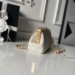 CHANEL 26S CROSSBODY BAG 20 IN WHITE LAMBSKIN - Image 14