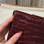 KELLY CUT 31 IN SANGRIA PURPLE ALLIGATOR LEATHER WITH GOLD HARDWARE - Image 12