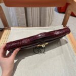 KELLY CUT 31 IN SANGRIA PURPLE ALLIGATOR LEATHER WITH GOLD HARDWARE - Image 16