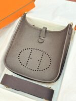 HM 26S EVELYNE BAG 23MM IN DARK BROWN GRAINED CALFSKIN - Image 10