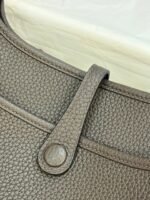 HM 26S EVELYNE BAG 23MM IN DARK BROWN GRAINED CALFSKIN - Image 15