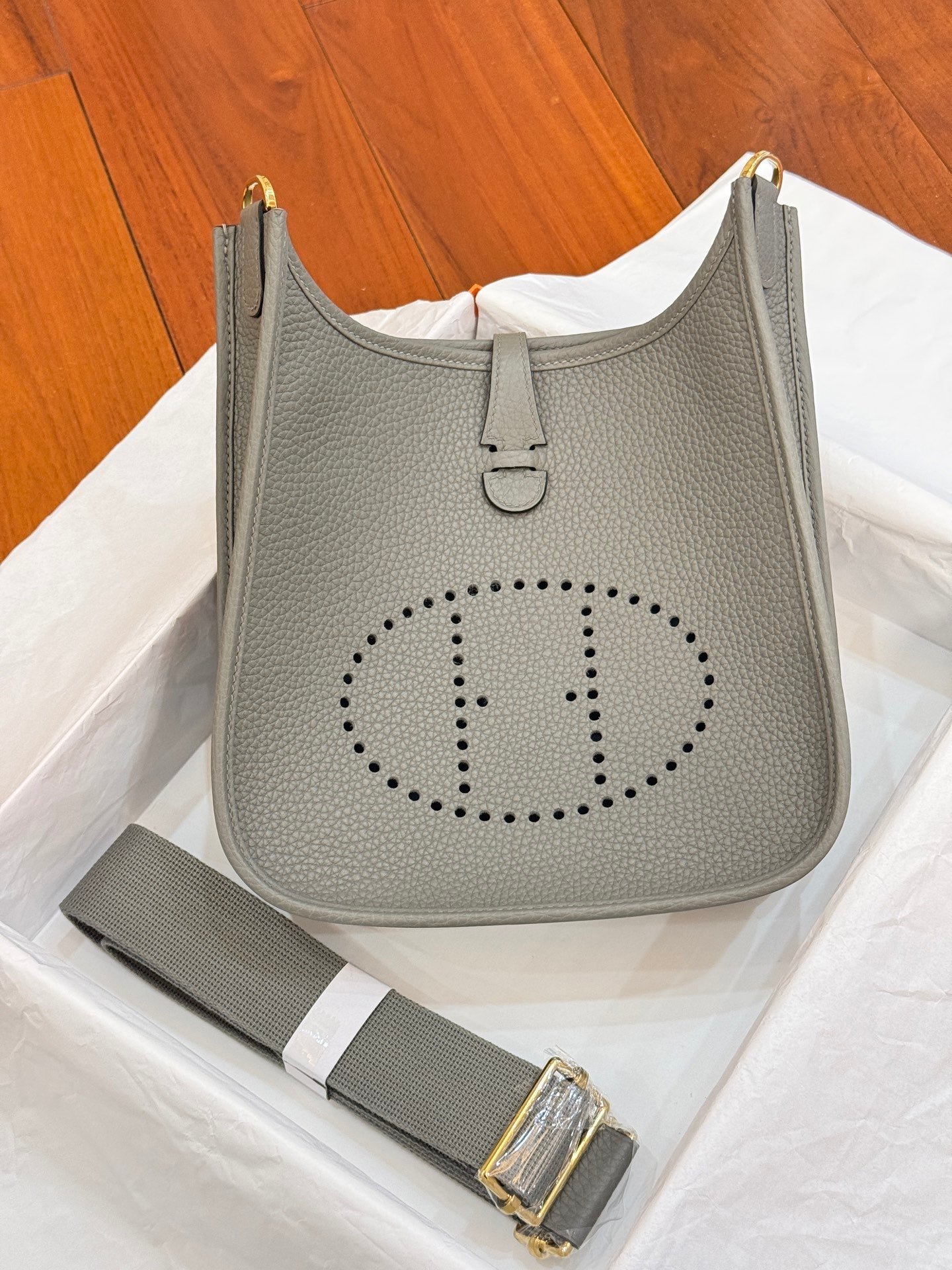 img_81990c31_20260113_i1768291271114_5003_0_9_jpg HM 26S EVELYNE BAG 23MM IN GRAY GRAINED CALFSKIN - Image 1