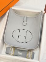 HM 26S EVELYNE BAG 23MM IN LIGHT GRAY GRAINED CALFSKIN - Image 2