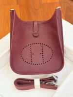 HM 26S EVELYNE BAG 23MM IN WINE RED GRAINED CALFSKIN - Image 16