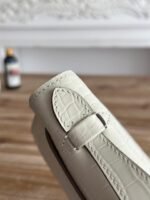 HM 26S KELLY MINI 22MM IN MILKY WHITE CROC EMBOSSED CALFSKIN GOLD KELLY BUCKLE - Image 6