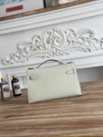 HM 26S KELLY MINI 22MM IN MILKY WHITE CROC EMBOSSED CALFSKIN SILVER KELLY BUCKLE - Image 11