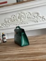 HM 26S KELLY MINI 22MM IN DARK GREEN CROC EMBOSSED CALFSKIN GOLD KELLY BUCKLE - Image 8