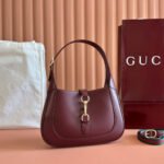 JACKIE SMALL SHOULDER BAG 27 IN BURGUNDY RED CALFSKIN GOLD HARDWARE