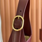 JACKIE SMALL SHOULDER BAG 27 IN BURGUNDY RED CALFSKIN GOLD HARDWARE - Image 18