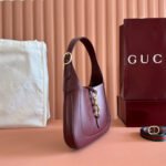 JACKIE SMALL SHOULDER BAG 27 IN BURGUNDY RED CALFSKIN GOLD HARDWARE - Image 3
