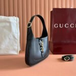 JACKIE SMALL SHOULDER BAG 27 IN BLACK CALFSKIN GOLD HARDWARE - Image 3