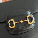 GUCCI 25S HORSEBIT 1955 MEDIUM SHOULDER BAG 29 CM IN BLACK CALFSKIN WITH GOLD HARDWARE - Image 4