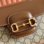 GUCCI 25S HORSEBIT 1955 MEDIUM SHOULDER BAG 22 CM IN DARK BEIGE CANVAS AND BROWN CALFSKIN WITH GOLD HARDWARE - Image 4