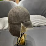 KNITTED TRAPPER HAT IN GRAY WOOL 439525 - Image 2